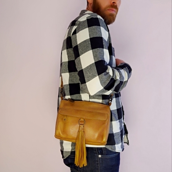 Roots brown Tribe leather crossbody bag (small) made in Canada 🇨🇦 - Picture 3 of 13